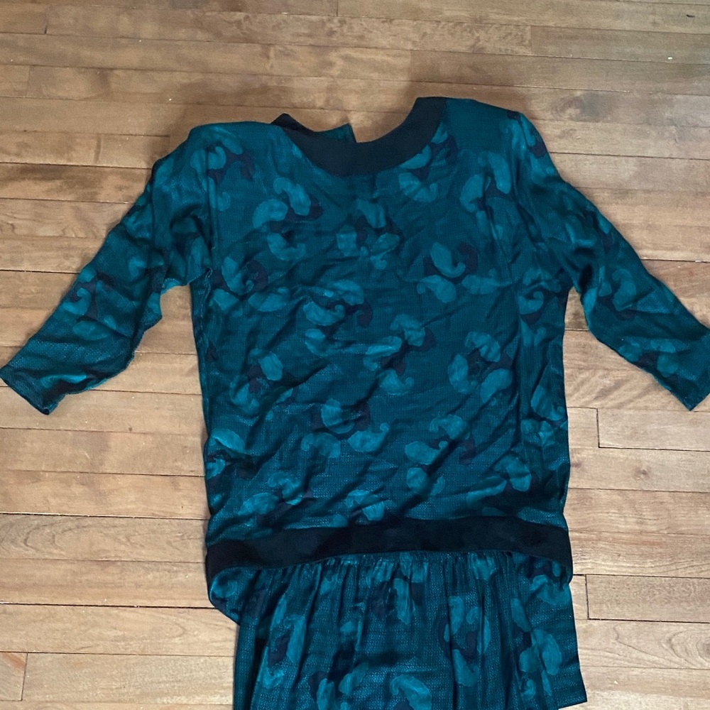 Vintage Cach’e Green Patterned skirt suit - Picture 2 of 7